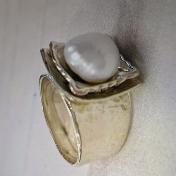 Silpada Vintage Hammered Sterling Silver Ring With Freshwater Pearl- Size 7 - Picture 3 of 5